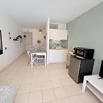 Sunny Terrace, Fast Wifi Relax & Remote Work Quiet Area Appartement