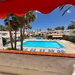 Sunny Terrace, Fast Wifi Relax & Remote Work Quiet Area Apartment