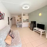 Sunny Terrace, Fast Wifi Relax & Remote Work Quiet Area Apartment *