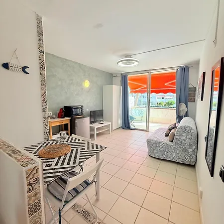 Lägenhet Sunny Terrace, Fast Wifi Relax & Remote Work Quiet Area *